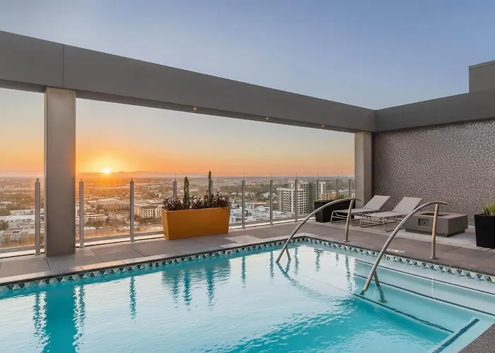 Apartment Boulevard Downtown Highrise Stu Sky Pool Parking Gym 07 *